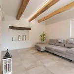 Elegant With Garden Acqualagna