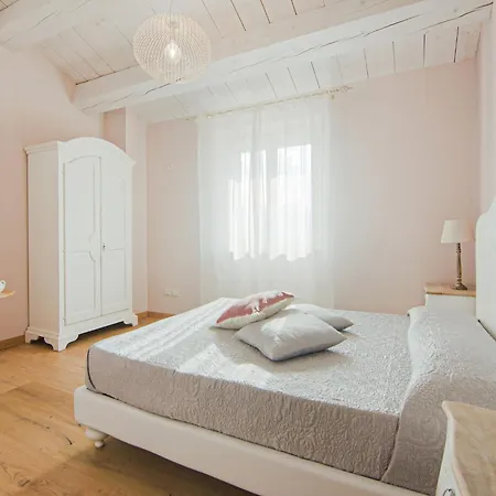 Elegant With Garden Willa *