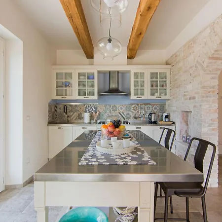 Elegant With Garden Villa *