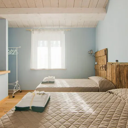 Elegant With Garden Willa Acqualagna