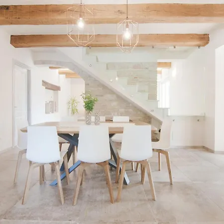 Elegant With Garden Acqualagna