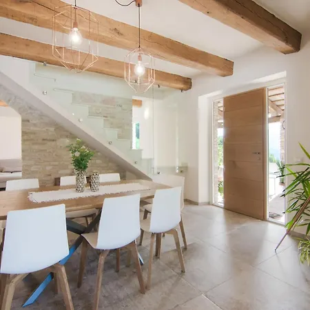 Elegant With Garden Villa Acqualagna