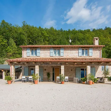 Elegant With Garden Willa Acqualagna